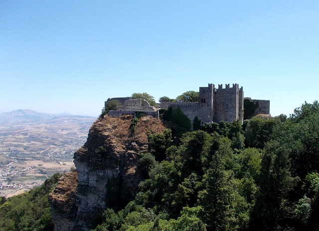Private guided tour of Erice with tasting